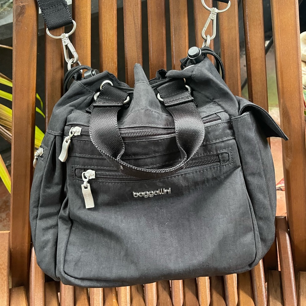 EUC Baggallini drawstring bag